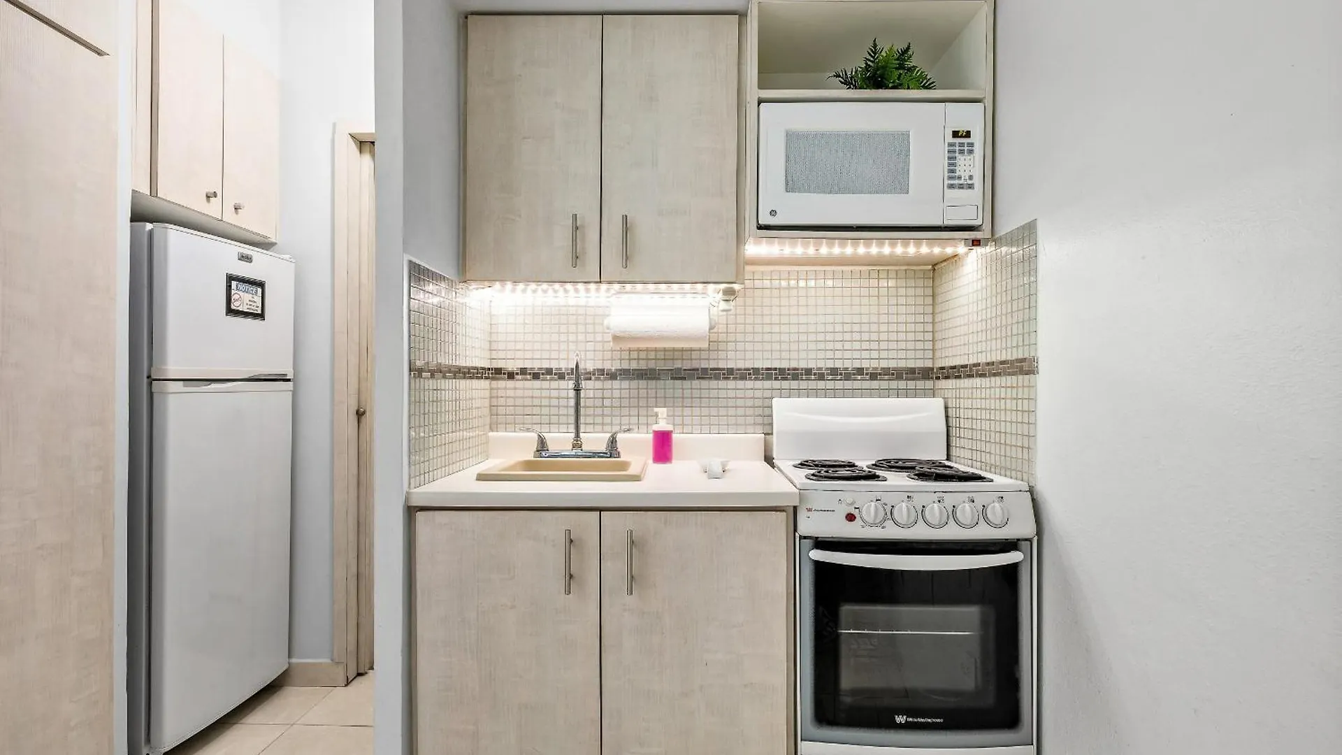 Prime Location At Condado Beach Queen Studio - Apt 10 산후안