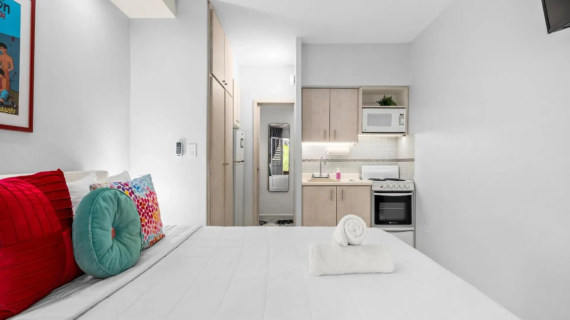 Prime Location At Condado Beach Queen Studio - Apt 10 산후안
